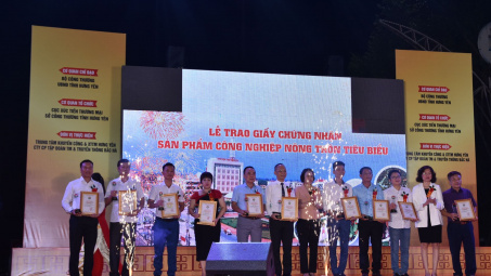 Hơn 270 gian hàng tham gia Nhà cái cá cược cá độ uy tín Nổ hũ, Bắn Cá và Game Bài Cwin.com Nhà cái cá cược cá độ uy tín Nổ hũ, Bắn Cá và Game Bài Cwin.com Công Thương vùng Đồng bằng Sông Hồng – Hưng Yên năm 2022