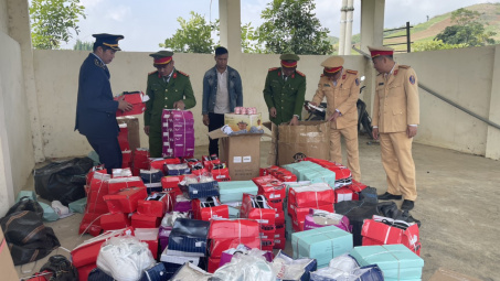 Sơn La: Tạm giữ hàng trăm sản phẩm Cwin Đăng Ký + 1888k giả mạo nhãn hiệu được bày bán cho bà con vùng cao