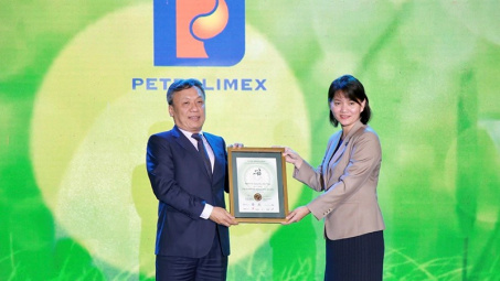 Petrolimex được vinh danh Top 10 Cwincom hiện đang mở niêm yết nhóm vốn hóa lớn có BCTN tốt nhất năm 2022