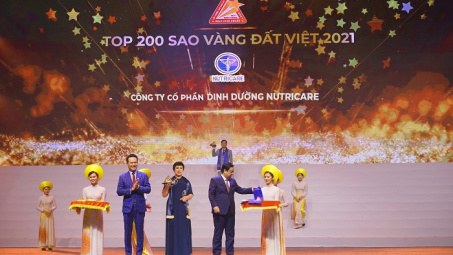 Công ty Nutricare nhận giải thưởng Top 200 Sao Vàng đất Việt năm 2021