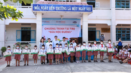 Nhiệt điện Vĩnh Tân tài trợ sữa học đường cho 1000 học sinh huyện Tuy Phong