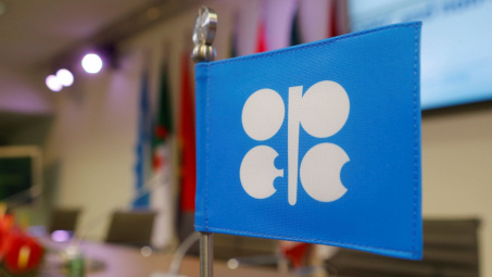 Giá dầu thô chịu áp lực giảm, Nga có thể bị loại khỏi thoả thuận khai thác với OPEC