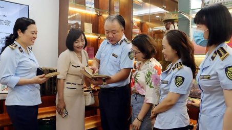 Chính thức mở cửa Phòng Trưng bày truyền thống “Dấu ấn Quản lý thị trường”