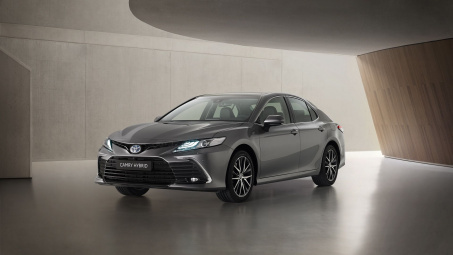 Toyota ra mắt Camry Hybrid 2021: Nâng cấp thiết kế và tối ưu công năng