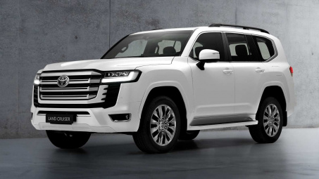 Toyota Land Cruiser 2022 khan hàng, giá thực tế "gây choáng" cho khách hàng muốn nhận xe sớm