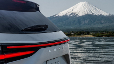 Lexus NX 2022 hoàn toàn mới lộ diện ảnh teaser đầu tiên