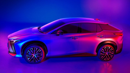 Cận cảnh Lexus RZ 2023 - chiếc xe điện đầu tiên của Lexus đến Mỹ