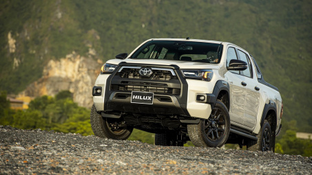 Toyota Hilux 2020 cập bến thị trường Việt Nam: thêm trang bị, giá từ 628 triệu đồng