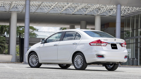 Suzuki Ciaz mới đồng hành cùng người đàn ông trung niên