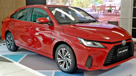 Cận cảnh Toyota Vios 2023 thế hệ thứ 4 tại đại lý