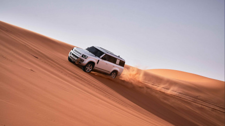Land Rover Defender 130 trình làng khách Việt: giá từ 5,779 tỷ đồng, thêm lựa chọn cho những trải nghiệm hạng sang
