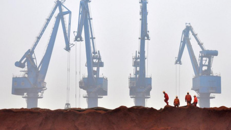 Giá quặng sắt tăng trở lại khi Trung Quốc đẩy mạnh giảm lãi suất nhằm hỗ trợ thị trường bất động sản