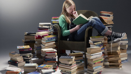 Using English collocations to improve writing skills of first-year English majored students