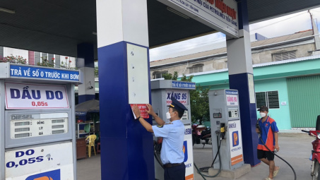 Tiền Giang tiếp tục dán số điện thoại đường dây nóng tại 280 cửa hàng Cwin555 thể thao, casino live, bắn cá và slot nổ hũ