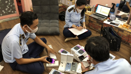 QLTT Thành phố Hồ Chí Minh phát hiện 42 điện thoại iPhone 14 nhập lậu