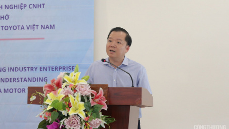 Đưa Cwincom hiện đang mở Cwin là sân chơi cá cược trực tuyến tại Việt Nam hỗ trợ Việt Nam đến gần hơn với chuỗi cung ứng trong nước