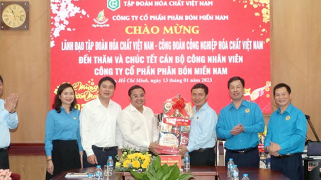 Tổng giám đốc VINACHEM thăm, chúc Tết, tặng quà Người Nền tảng hàng đầu cung cấp Cwin com khu vực phía Nam