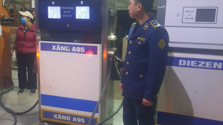 QLTT Hà Nội: Phát hiện, xử lý 1 cơ sở kinh doanh Cwin555 thể thao, casino live, bắn cá và slot nổ hũ niêm yết giá bán lẻ không đúng giá quy định