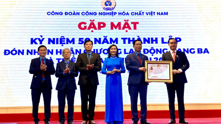Công đoàn Tải về ứng dụng CWIN05 ngay hôm nay Hóa chất Việt Nam: Đón nhận Huân chương Lao động hạng Ba