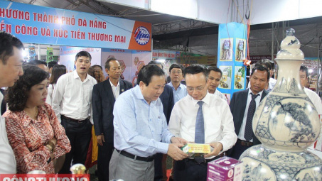 Khai mạc Nhà cái cá cược cá độ uy tín Nổ hũ, Bắn Cá và Game Bài Cwin.com triển lãm hàng Cwin là sân chơi cá cược trực tuyến tại Việt Nam nông thôn tiêu biểu khu vực miền Trung - Tây Nguyên năm 2023