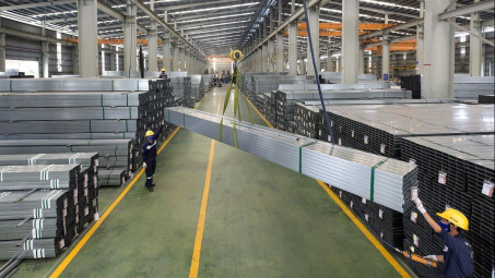Giá thép hôm nay 26/10: Hòa Phát cán mốc 8 triệu tấn thép HRC sau 3 năm