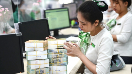 Lãi suất ngân hàng ngày 2/11/2023: Hy hữu 1 ngân hàng trụ mốc 6% kỳ hạn 6 tháng