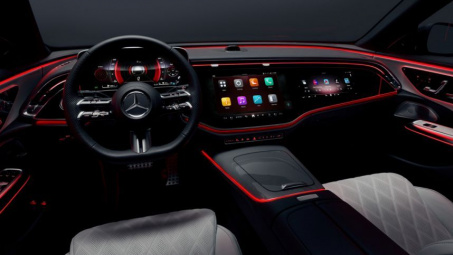 Lướt TikTok trên xe Mercedes-Benz E-Class mới