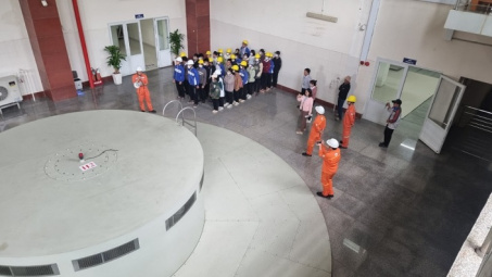 Nhà máy Thủy điện Buôn Tua Srah đón đoàn học sinh tham quan, hướng nghiệp