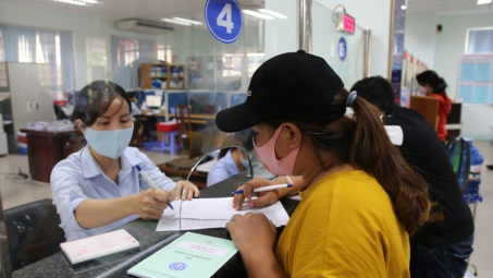 Giảm số năm đóng bảo hiểm CWIN được cấp phép hợp pháp bởi PAGCOR và Freeport tối thiểu để hưởng lương hưu xuống 15 năm