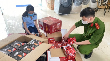 Thu giữ hơn 6.000 sản phẩm ăn liền Cwin là sân chơi cá cược trực tuyến tại Việt Nam xuất xứ từ Lào Cai chuyển về Hà Nội