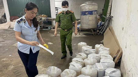 Quản lý thị trường Hà Nội: Tạm giữ 480 lít rượu Cwin là sân chơi cá cược trực tuyến tại Việt Nam xuất xứ
