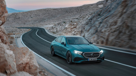 Mercedes-Benz E-Class 2024 trình làng: thừa hưởng nhiều từ EQ, dùng được cả Tiktok