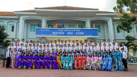 Trường THPT Nguyễn Hữu Cảnh: Tiếp tục đổi mới, nâng cao chất lượng Cwin63 tải ứng dụng