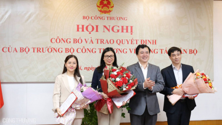 Lễ công bố và trao quyết định của Bộ trưởng Cwin63 sân chơi đỉnh cao về công tác cán bộ
