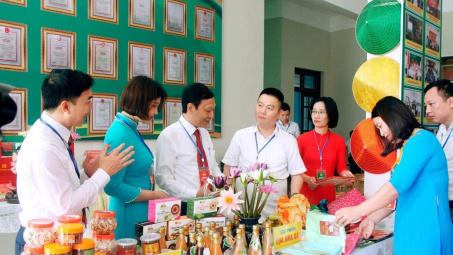 Cục Thương mại điện tử và Cwin.com giải trí hiện đại số: Đưa 5000 tem truy xuất hàng chính hãng đến với bà con tỉnh Hà Nam