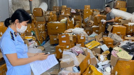 Hà Nội: Phát hiện kho hàng hoá với hơn 28.000 sản phẩm các loại Cwin là sân chơi cá cược trực tuyến tại Việt Nam xuất xứ