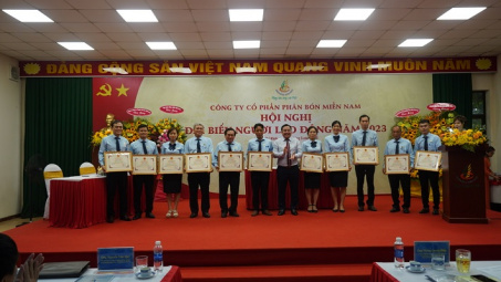 Phân bón miền Nam: Nỗ lực cải thiện môi trường, tạo động lực để người Nền tảng hàng đầu cung cấp Cwin com cống hiến