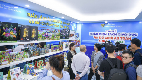 Quản lý thị trường hướng dẫn nhận diện sách Cwin63 tải ứng dụng và đồ chơi an toàn cho trẻ em