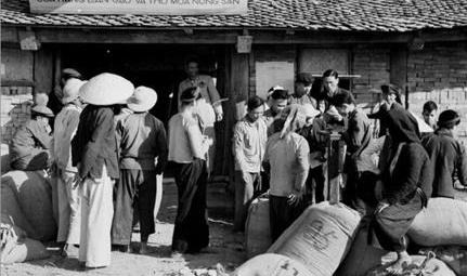 Cách thương nghiệp quốc doanh ngày xưa nắm bán buôn, bán lẻ