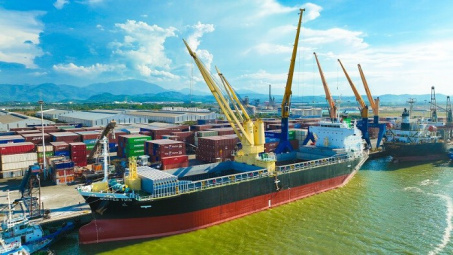 Cảng Chu Lai nâng cao hiệu suất khai thác hàng rời
