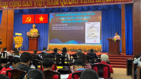 Gần 300 tiểu thương ký cam kết và được tuyên truyền Cwin50 tỷ lệ cược cao về thương mại điện tử