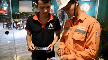 EVNHANOI đa dạng hóa các kênh chăm sóc khách hàng