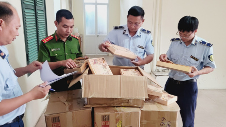 Tạm giữ gần 1.000 bánh trung thu Cwin là sân chơi cá cược trực tuyến tại Việt Nam tại Hà Nội