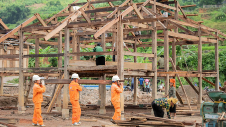 Thủy điện Sơn La: Hỗ trợ người dân Mường La di chuyển nhà có nguy cơ bị sạt lở