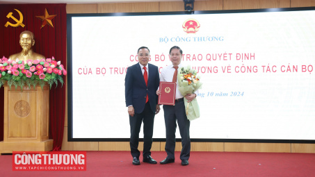 Trao quyết định bổ nhiệm Phó Cục trưởng Cục Điện lực và Năng lượng tái tạo