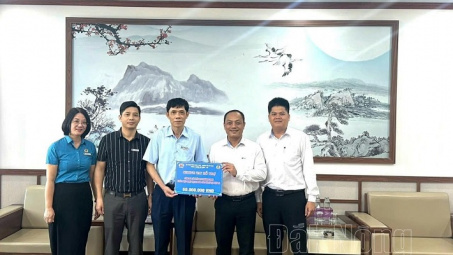 Công ty Nhôm Đắk Nông ủng hộ 203 triệu đồng khắc phục bão Yagi