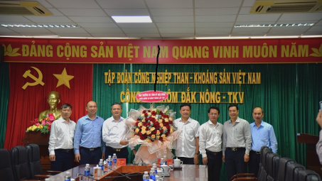 Tỉnh Đắk Nông chúc mừng Công ty Nhôm Đắk Nông nhân dịp 30 năm thành lập TKV