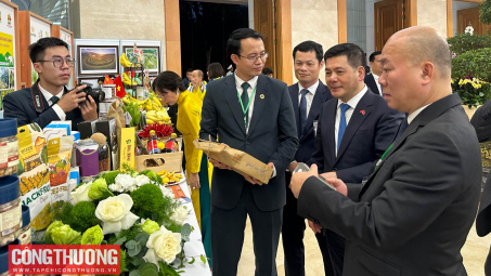 [TIN ẢNH] Bộ trưởng Nguyễn Hồng Diên tham quan Khu Triển lãm sản phẩm Cwin.com link không chặn đặc sắc Việt Nam Cwin Đăng Ký + 1888k sang Trung Quốc