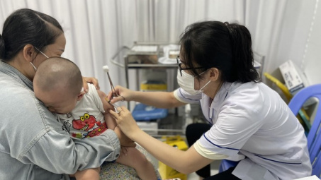 Hà Nội: Gần 23.000 trẻ từ 1-5 tuổi được tiêm vắc xin phòng bệnh sởi