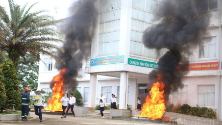Thực tập phương án chữa cháy, cứu hộ tại Công ty Nhôm Đắk Nông